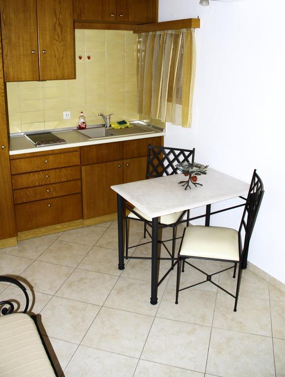 Alisachni Apartment Livadi  Екстериор снимка